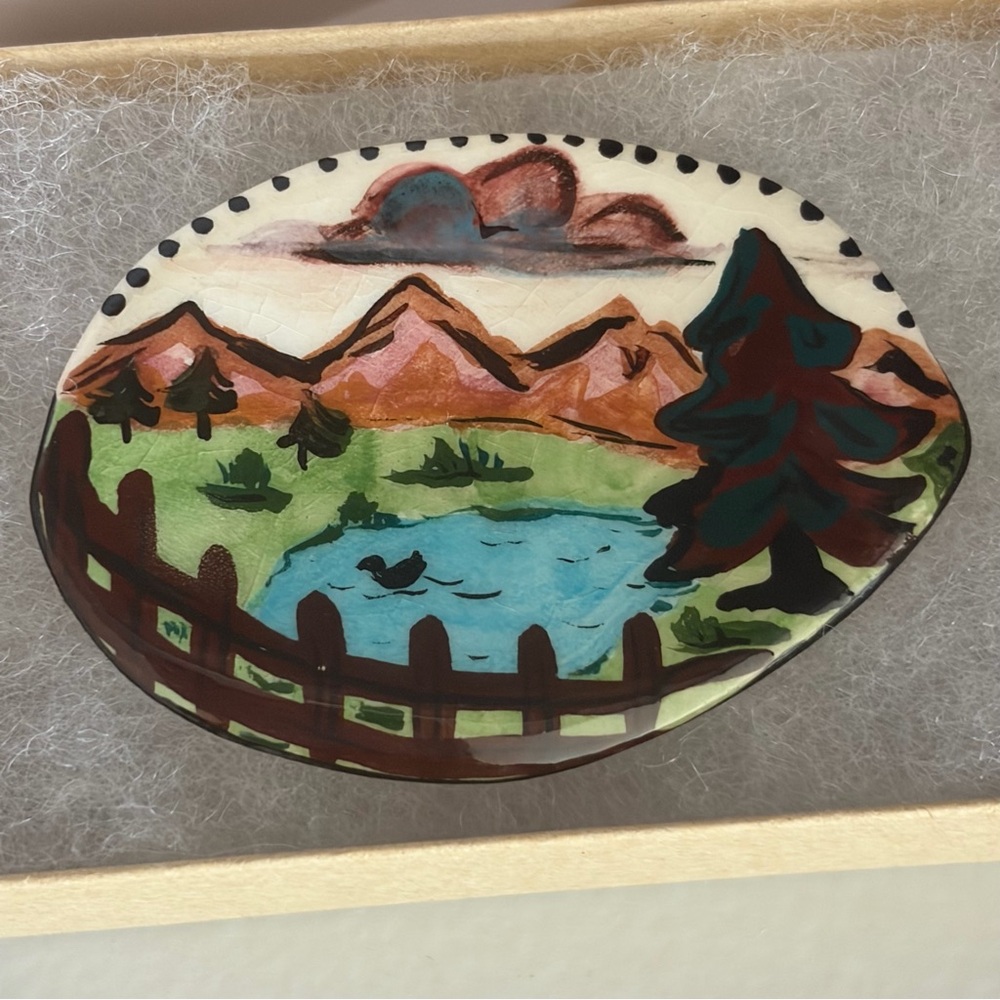 ⚠️ 1940's Hand Painted Landscape Mountain Stream Vintage Ceramic Brass Brooch